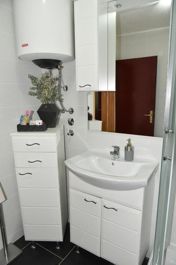 Apartment Bobic Licko Petrovo Selo المظهر الخارجي الصورة